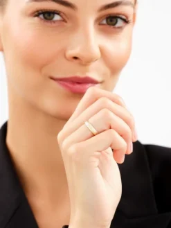 Złoty pierścionek z emalią