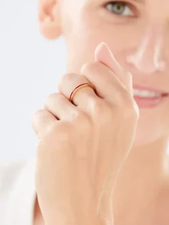 Złoty pierścionek z emalią