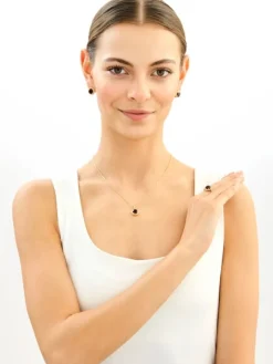 Złoty pierścionek z granatem syntetycznym