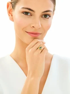 Złoty pierścionek z korundem syntetycznym