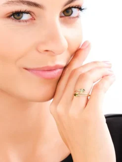 Złoty pierścionek z oliwinami syntetycznymi