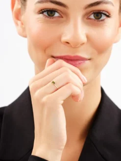 Złoty pierścionek z oliwinem syntetycznym