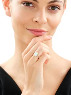 Złoty pierścionek z opalitem