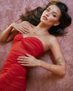 Złoty pierścionek z rubinami syntetycznymi