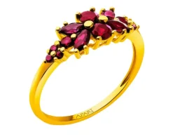 Złoty pierścionek z rubinami syntetycznymi