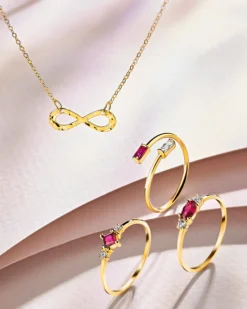 Złoty pierścionek z rubinem syntetycznym i cyrkoniami