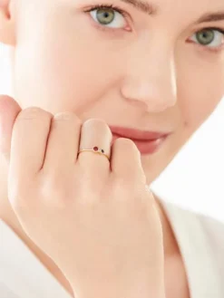 Złoty pierścionek z rubinem syntetycznym i szafirem syntetycznym