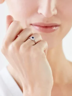 Złoty pierścionek z szafirem syntetycznym i cyrkoniami