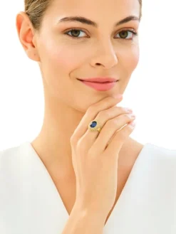 Złoty pierścionek z szafirem syntetycznym