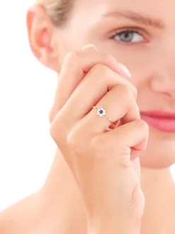 Złoty pierścionek z szafirem syntetycznym i cyrkoniami