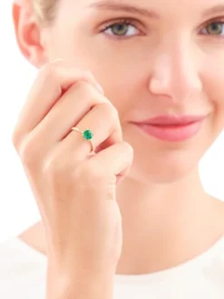 Złoty pierścionek ze szmaragdem syntetycznym i cyrkoniami