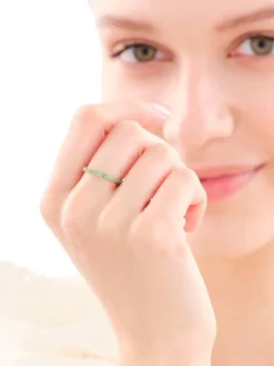 Złoty pierścionek ze szmaragdami syntetycznymi - Eternity