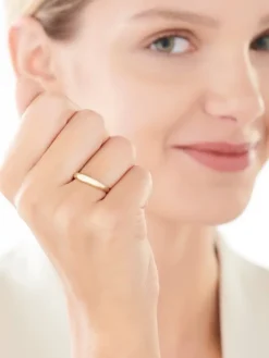 Złoty pierscionek z cyrkonią